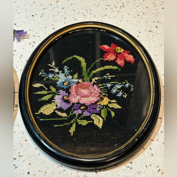 Vintage Hand Embroidery Oval Framed Needlepoint‎ Flowers Wall Hanging Set of 2 - Picture 4 of 8